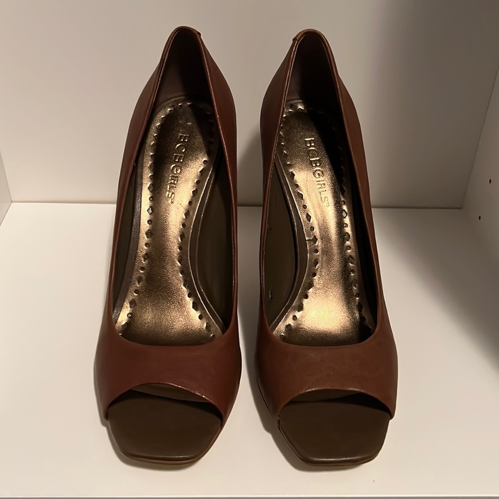 BCBG women’s Brown open toed heels